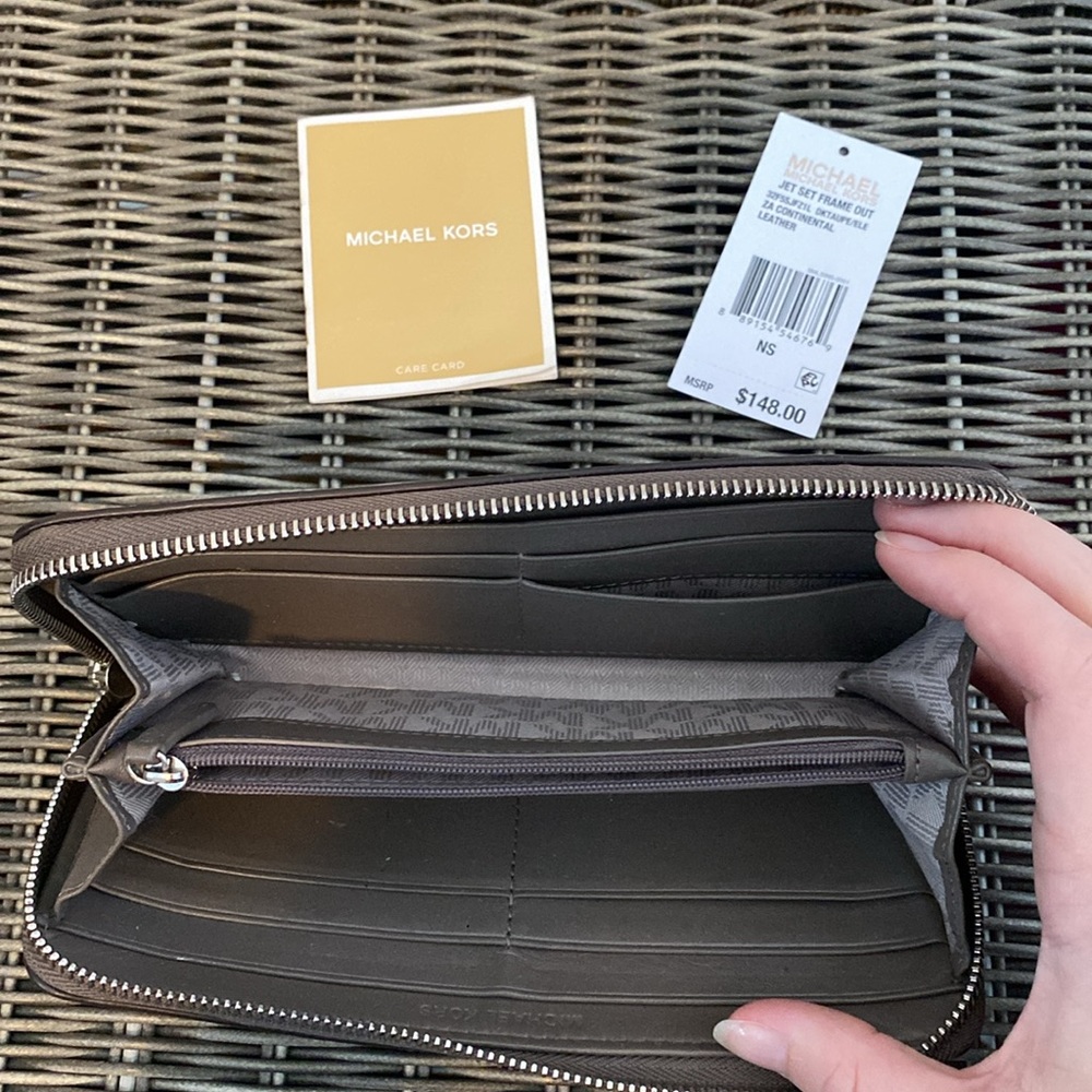Michael Kors Wallet - Picture 2 of 2